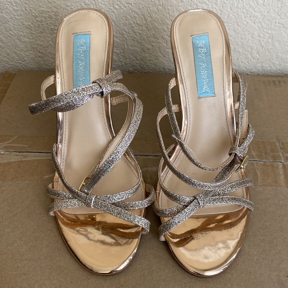 Heels - Picture 2 of 5
